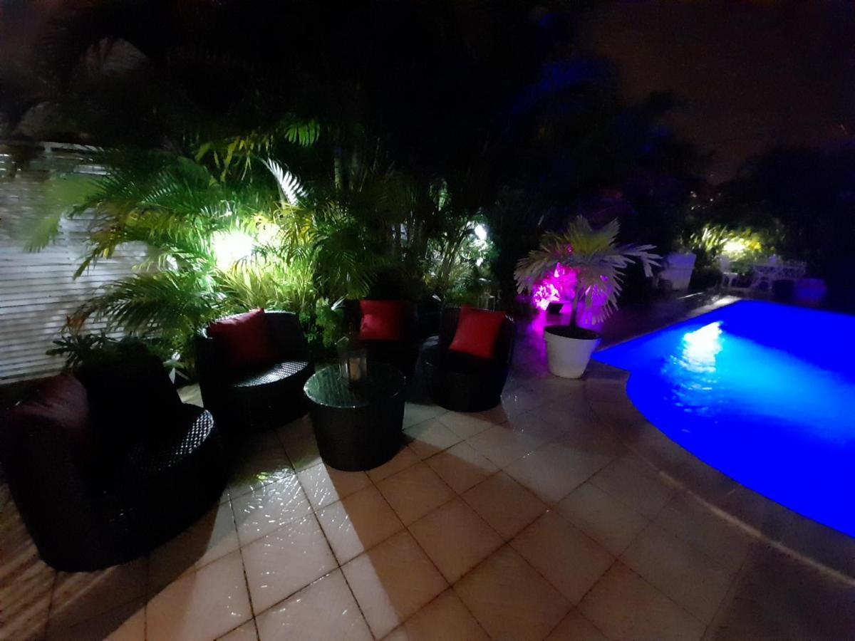 Coquet F2 Climatise Avec Piscine Au Lamentin Apartment Le Lamentin Ngoại thất bức ảnh