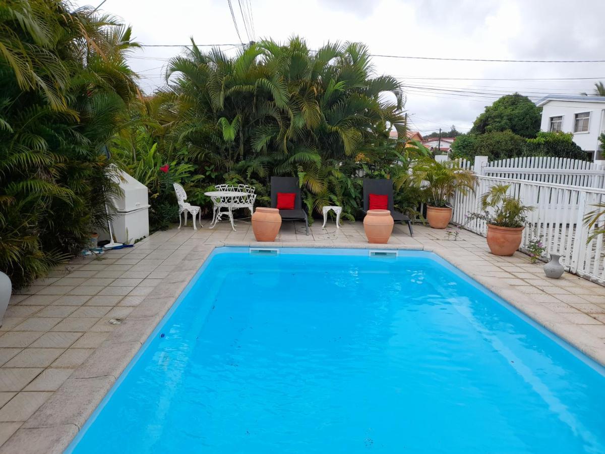 Coquet F2 Climatise Avec Piscine Au Lamentin Apartment Le Lamentin Ngoại thất bức ảnh