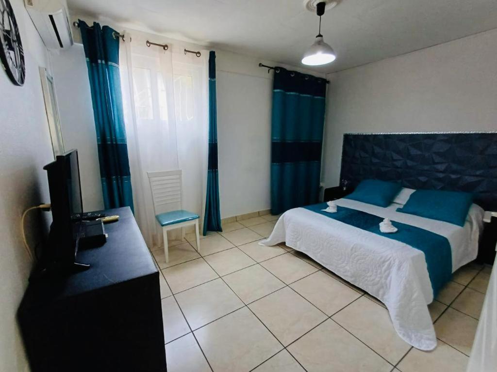 Coquet F2 Climatise Avec Piscine Au Lamentin Apartment Le Lamentin Ngoại thất bức ảnh