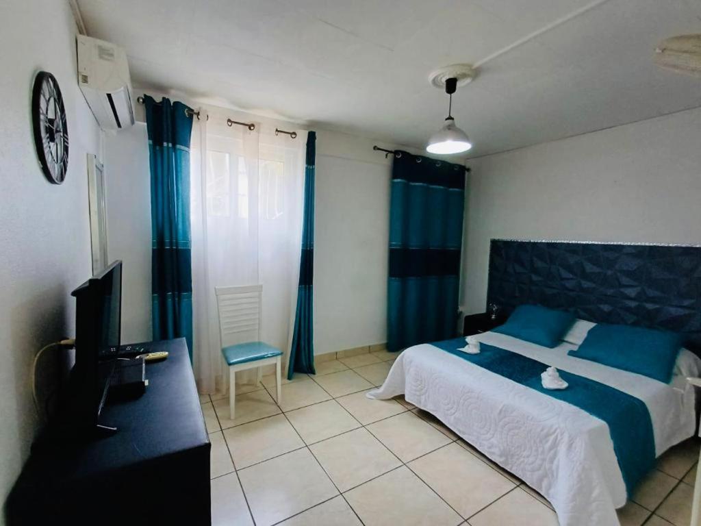 Coquet F2 Climatise Avec Piscine Au Lamentin Apartment Le Lamentin Ngoại thất bức ảnh