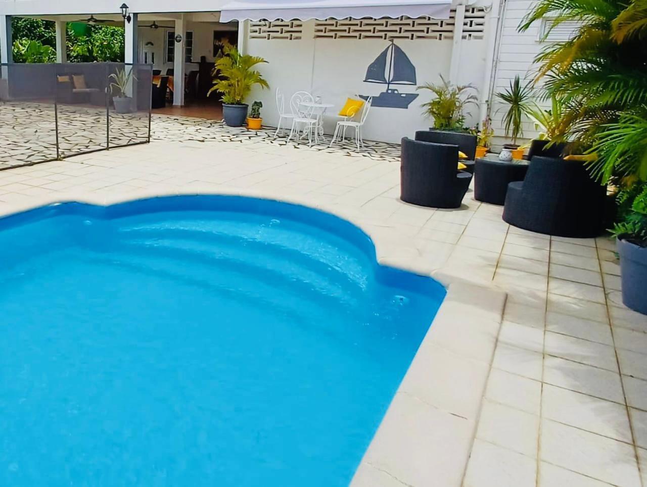 Coquet F2 Climatise Avec Piscine Au Lamentin Apartment Le Lamentin Ngoại thất bức ảnh