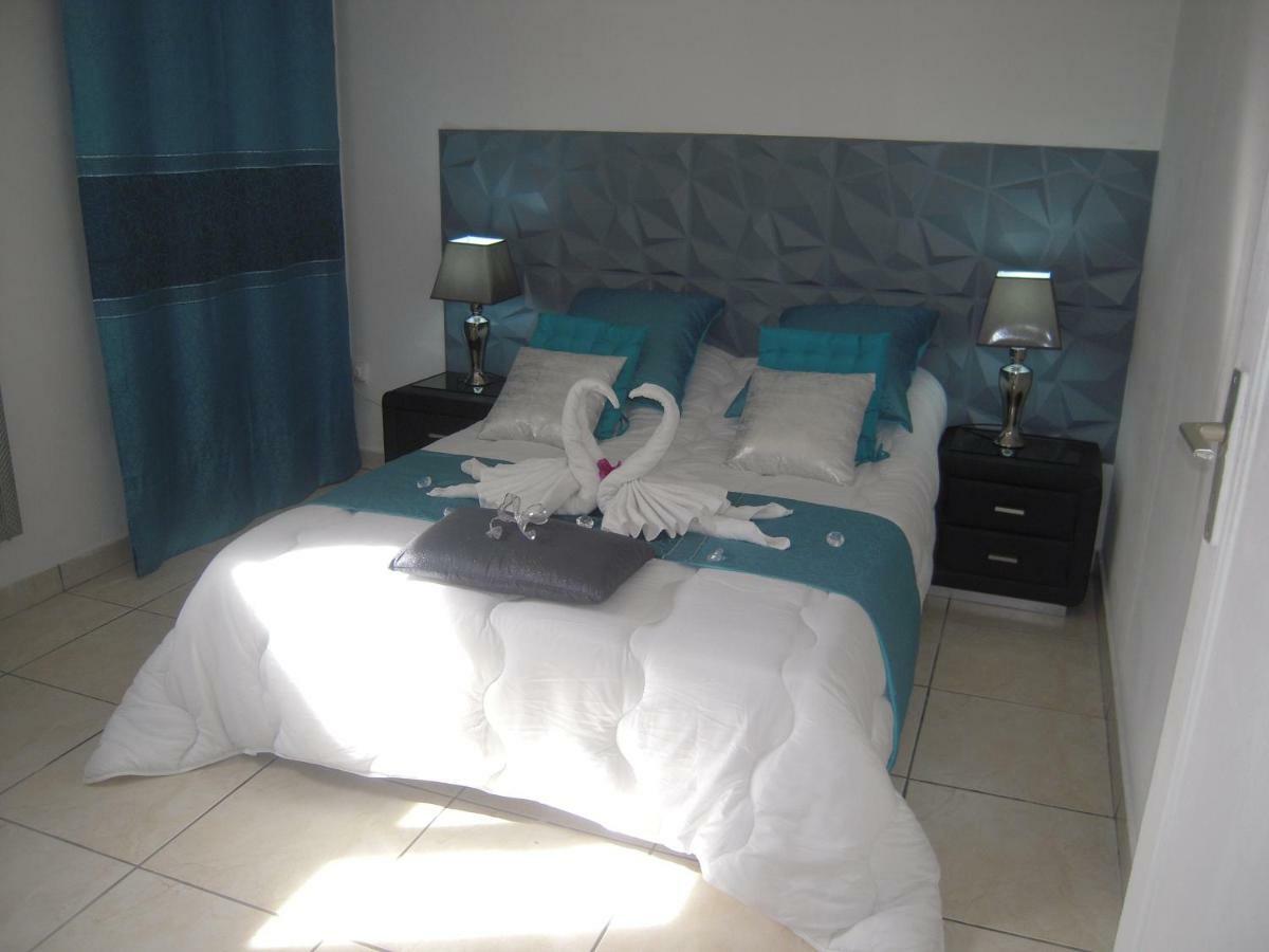 Coquet F2 Climatise Avec Piscine Au Lamentin Apartment Le Lamentin Ngoại thất bức ảnh